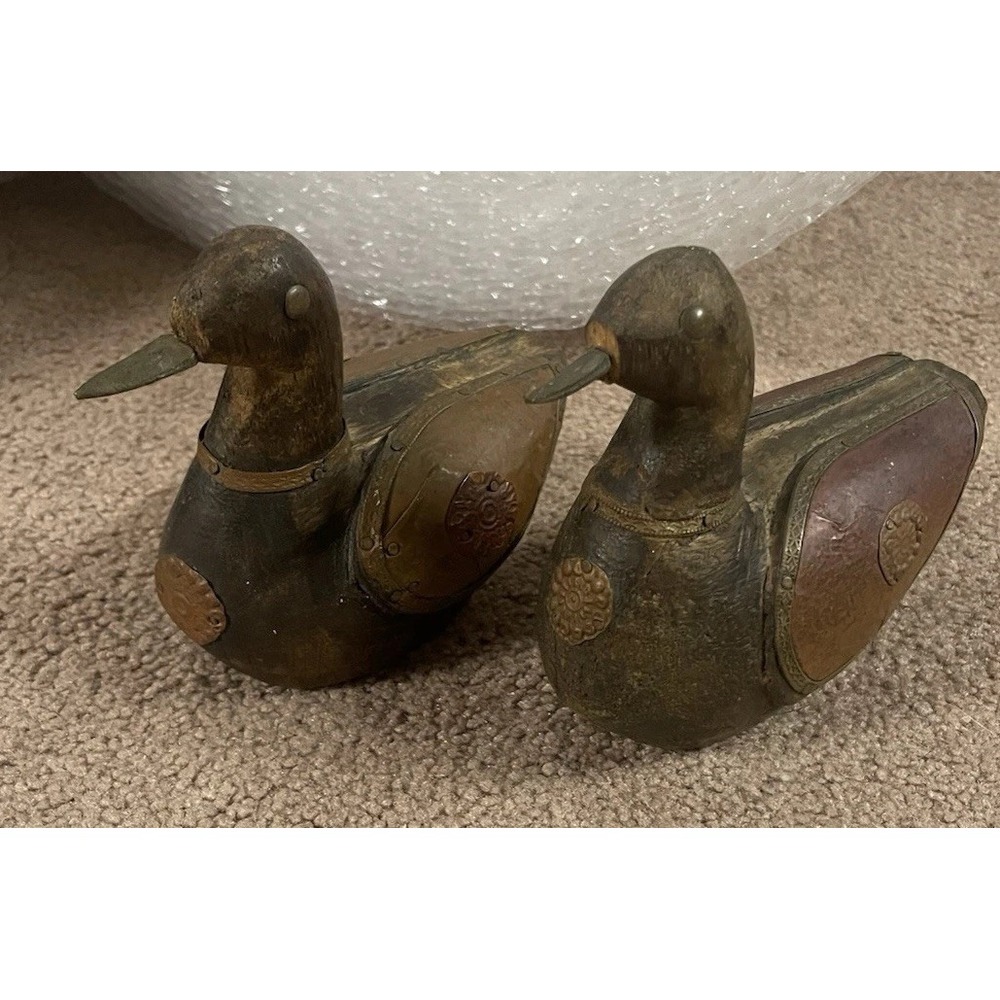 Vintage Old Antique Hand Carved Wooden &‎ Brass Fitted Engraved Work Duck Pair